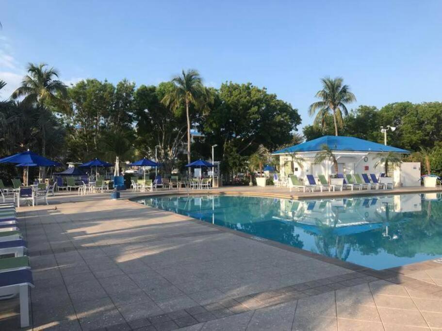 Welcome To The Pelican Lodge ! Tavernier Bagian luar foto